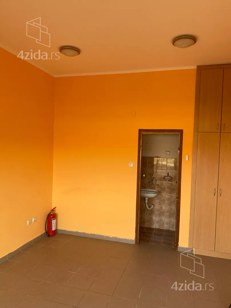 Lokal | 4zida