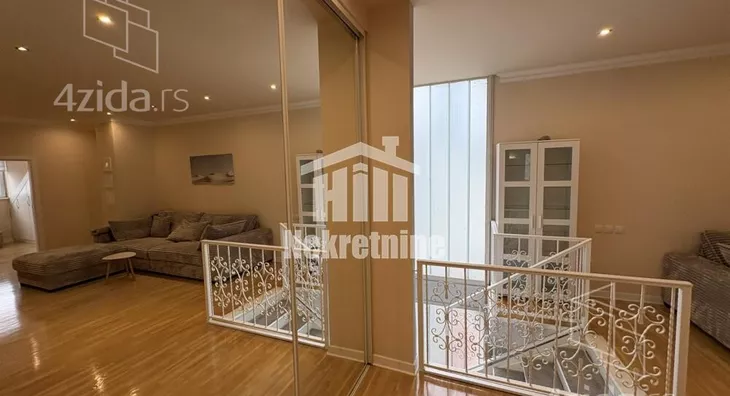 Šestoiposoban stan | 4zida