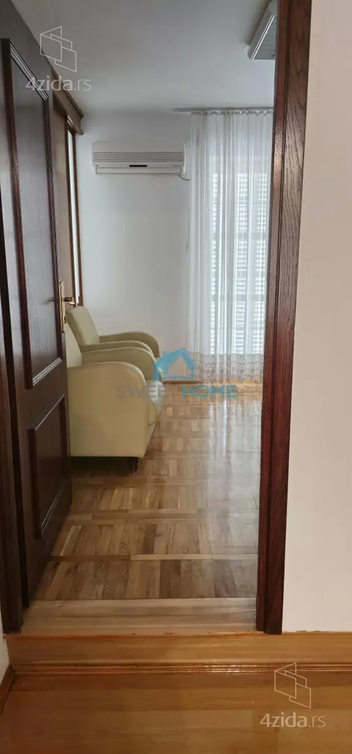 Poslovna zgrada | 4zida