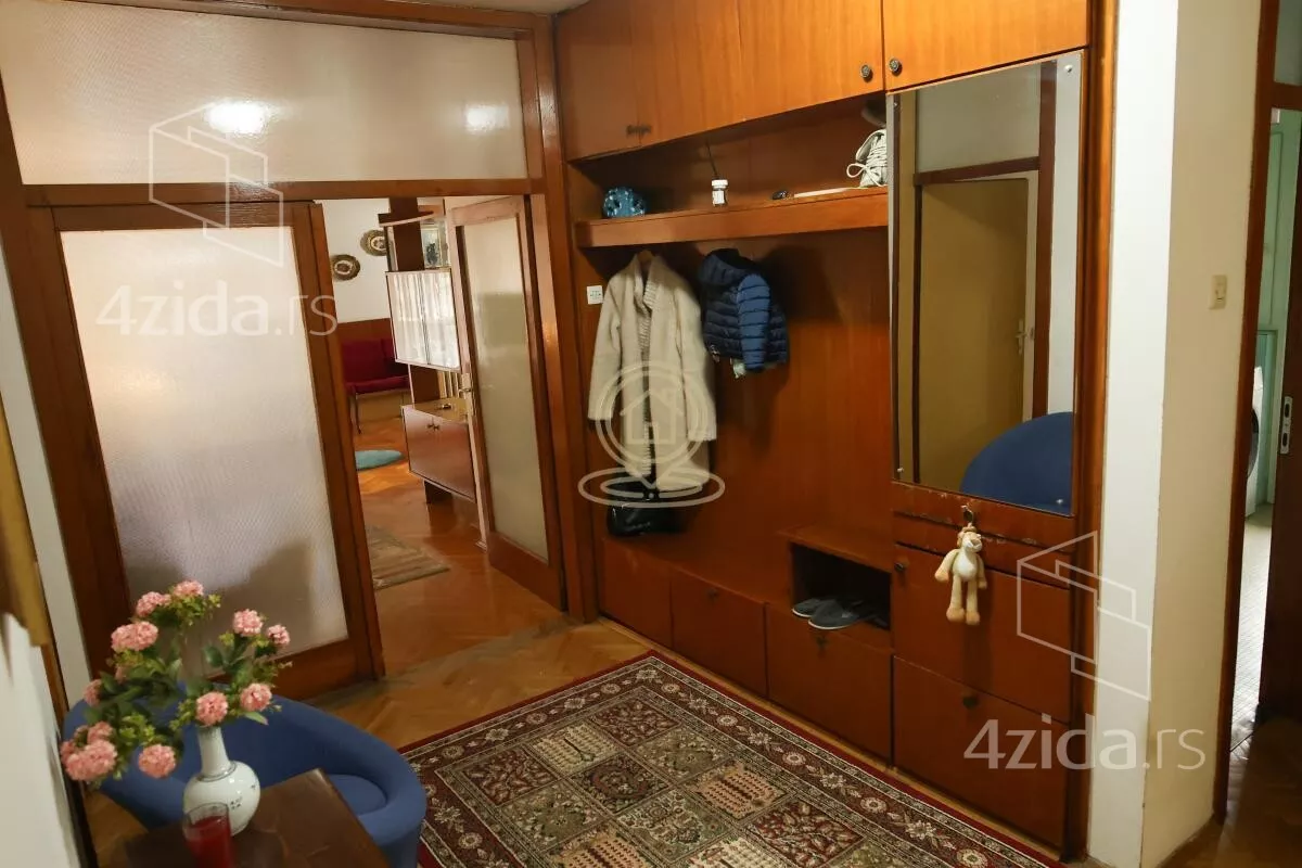 Petosoban stan | 4zida