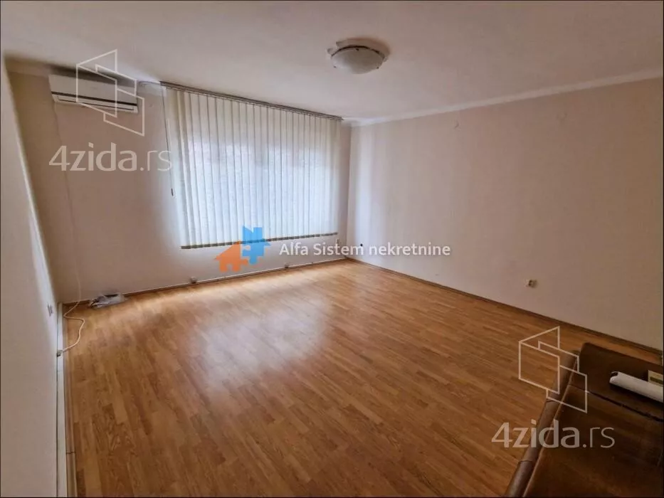 Četvoroiposoban stan | 4zida