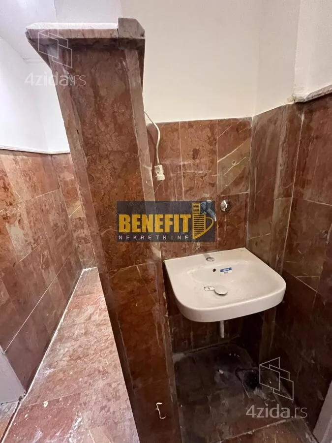 Poslovna zgrada | 4zida