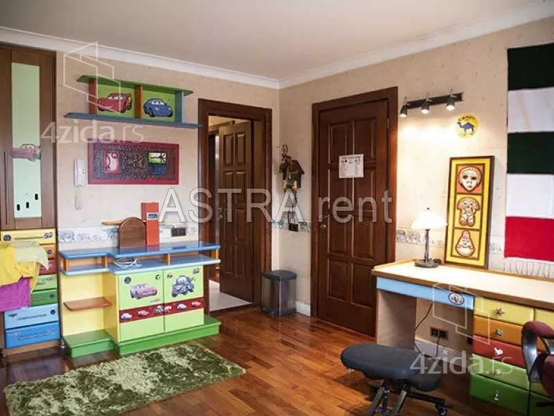 Petosoban stan | 4zida