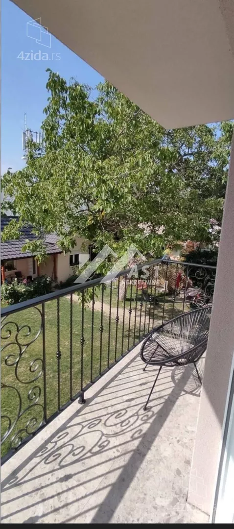 Poslovna zgrada | 4zida