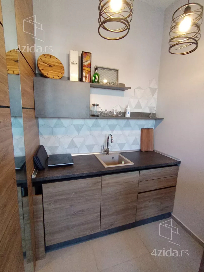 Četvoroiposoban stan | 4zida