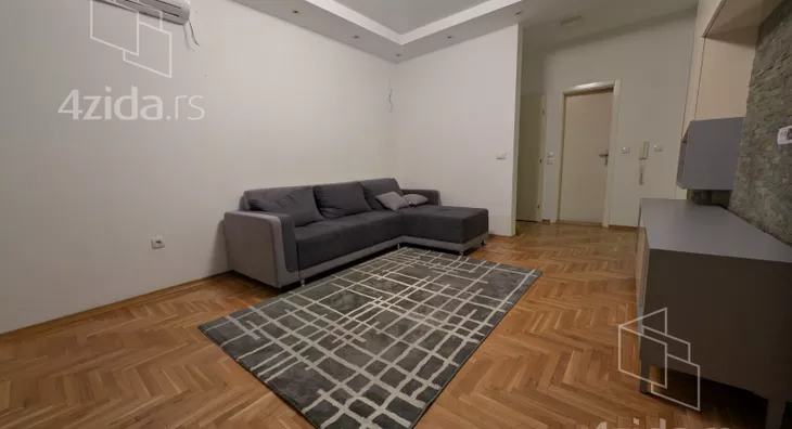 Šestosoban stan | 4zida