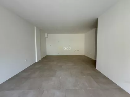 Crveni Pevac | 4zida.rs