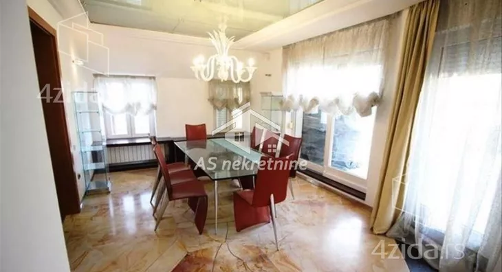 Četvoroiposoban stan | 4zida