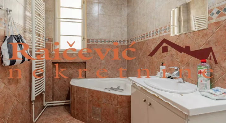 Šestosoban stan | 4zida