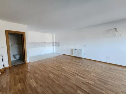 Prvomajska | 4zida.rs