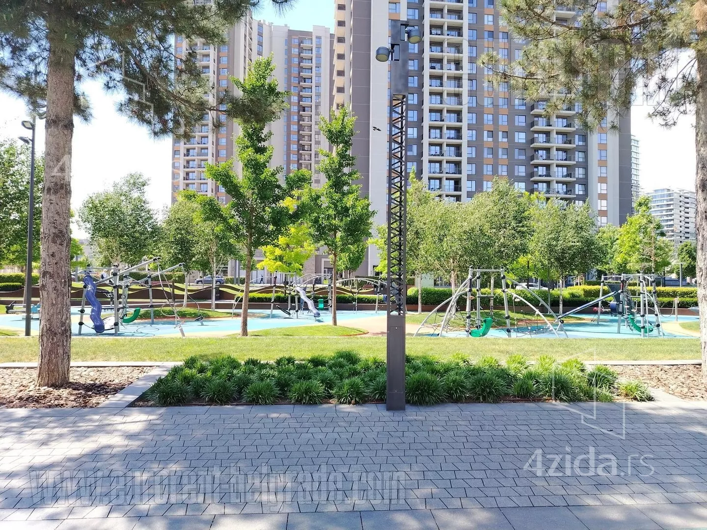 Sedmosoban stan | 4zida