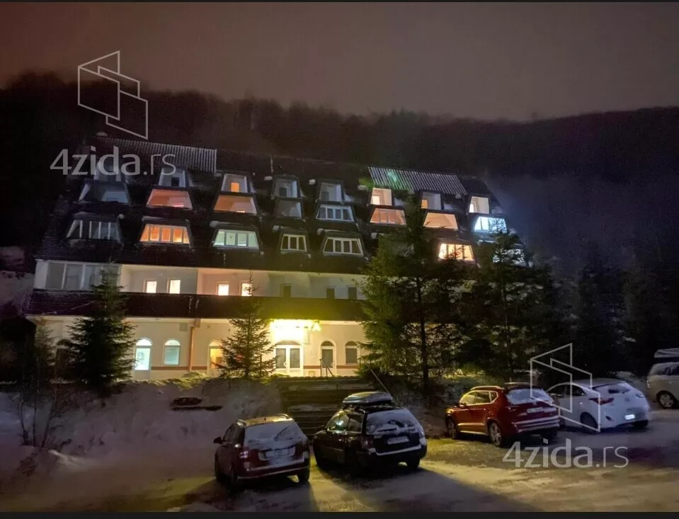 Lokal | 4zida