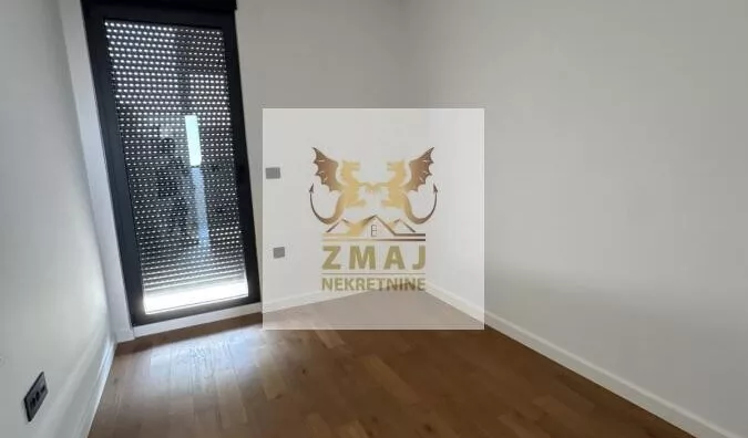 Šestosoban stan | 4zida