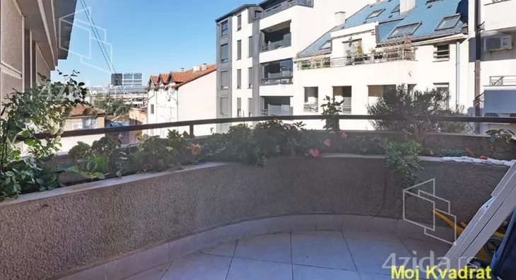 Četvoroiposoban stan | 4zida