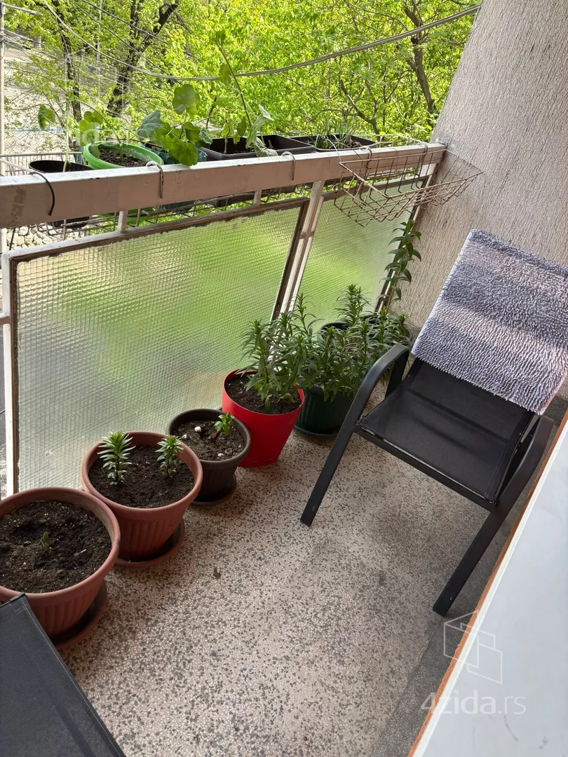 Petosoban stan | 4zida