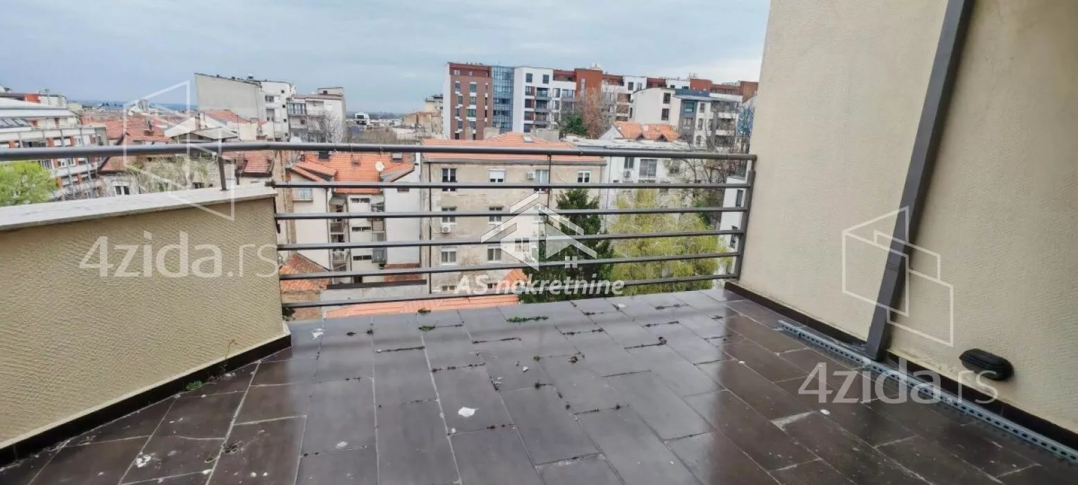 Šestosoban stan | 4zida