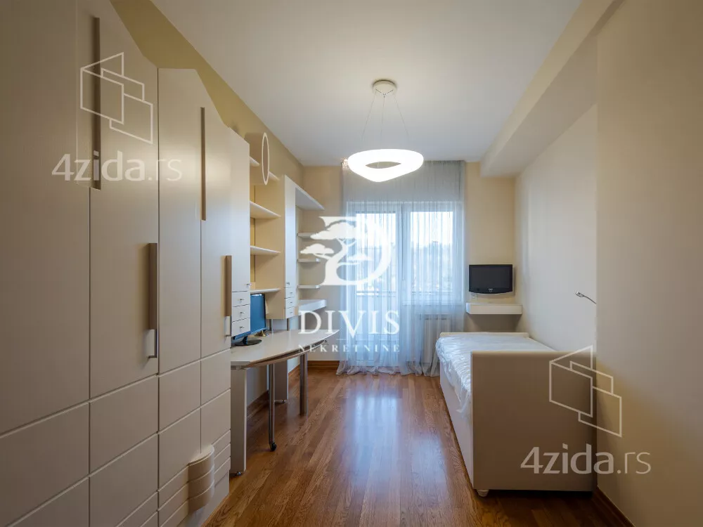 Šestosoban stan | 4zida