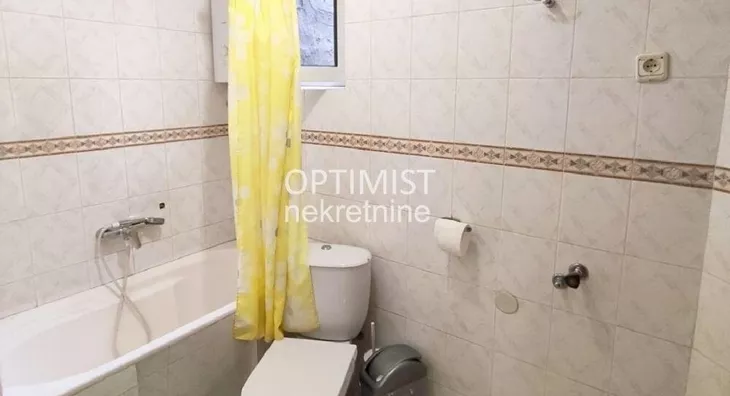 Šestoiposoban stan | 4zida