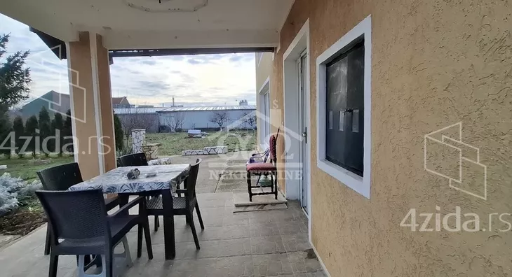 Poslovna zgrada | 4zida