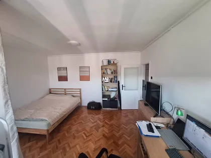 Petrarkina | 4zida.rs