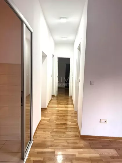 Crveni Krst Vračar | 4zida.rs