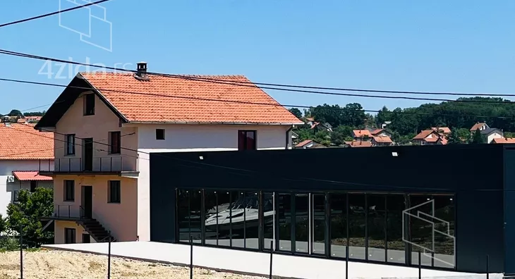 Lokal | 4zida