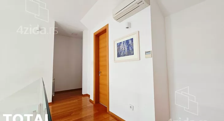 Sedmosoban stan | 4zida