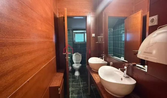 Poslovna zgrada | 4zida