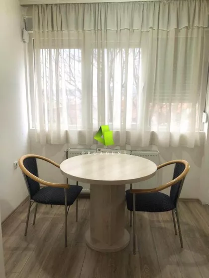 Vojna Bolnica | 4zida.rs