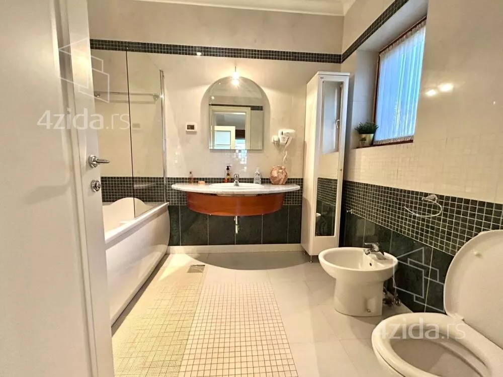 Četvoroiposoban stan | 4zida