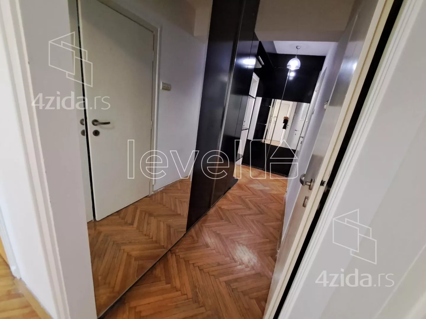 Četvoroiposoban stan | 4zida