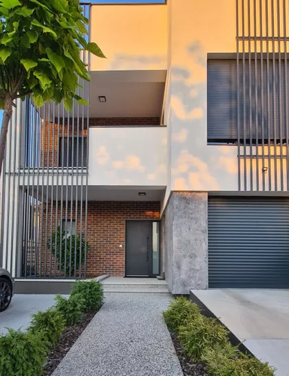 Milana Vukosa | 4zida.rs