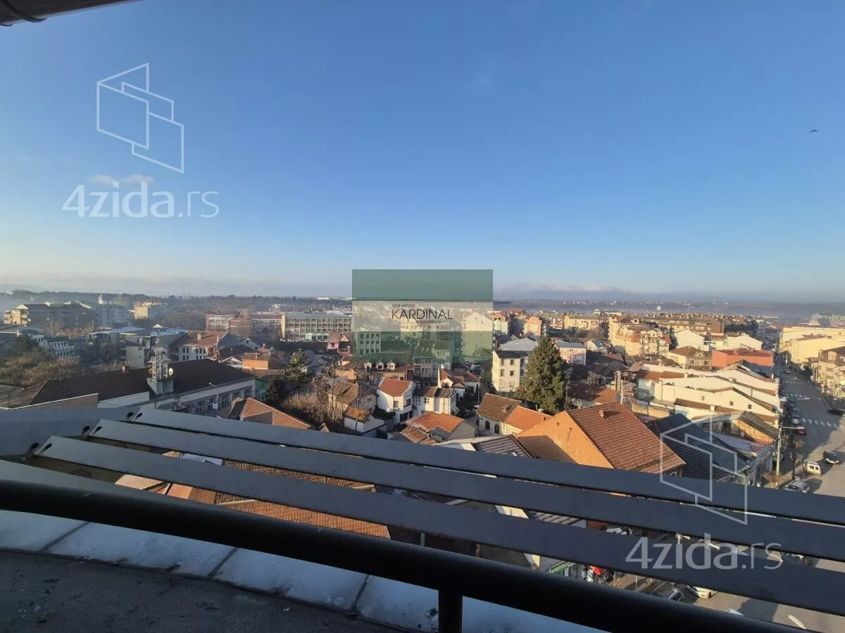 Šestosoban stan | 4zida