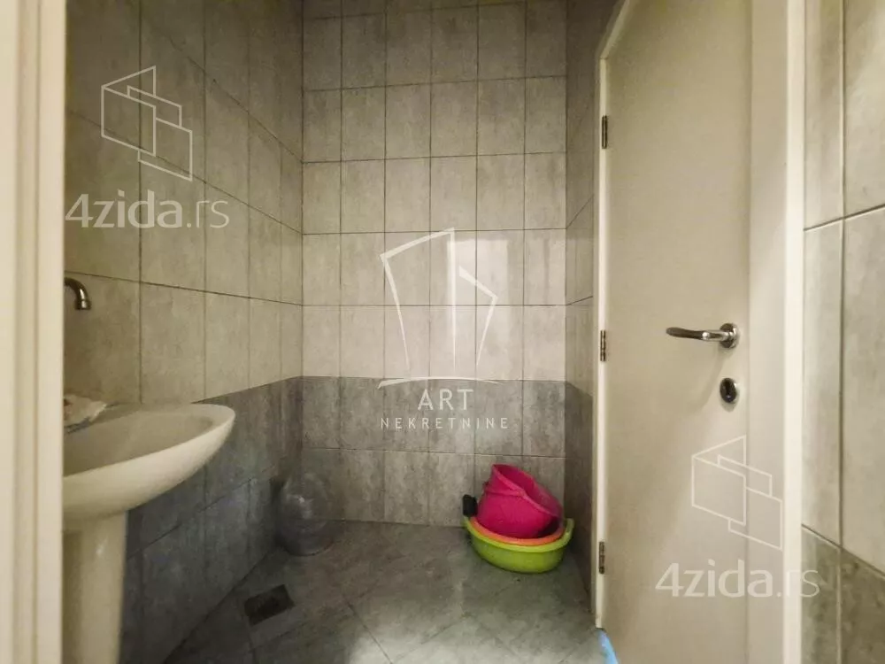 Lokal | 4zida