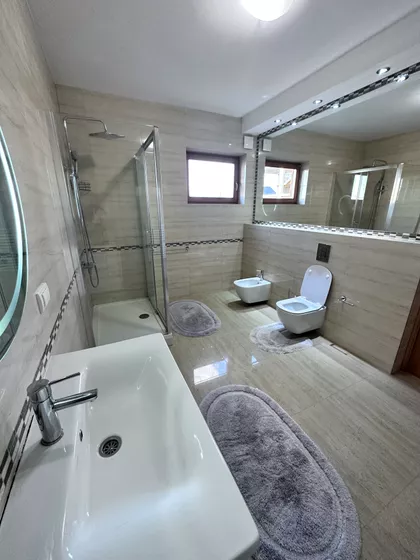 Stari Banovci | 4zida.rs