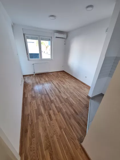 +20 M2 PRIVATNOG DVORIŠTA | 4zida.rs