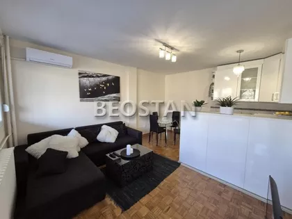 Pariske komune | 4zida.rs