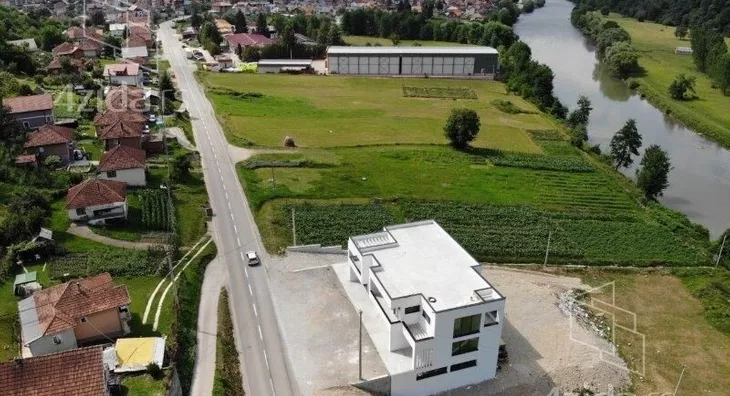 Poslovna zgrada | 4zida