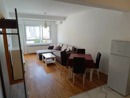 Srđana Kneževića 15 | 4zida.rs