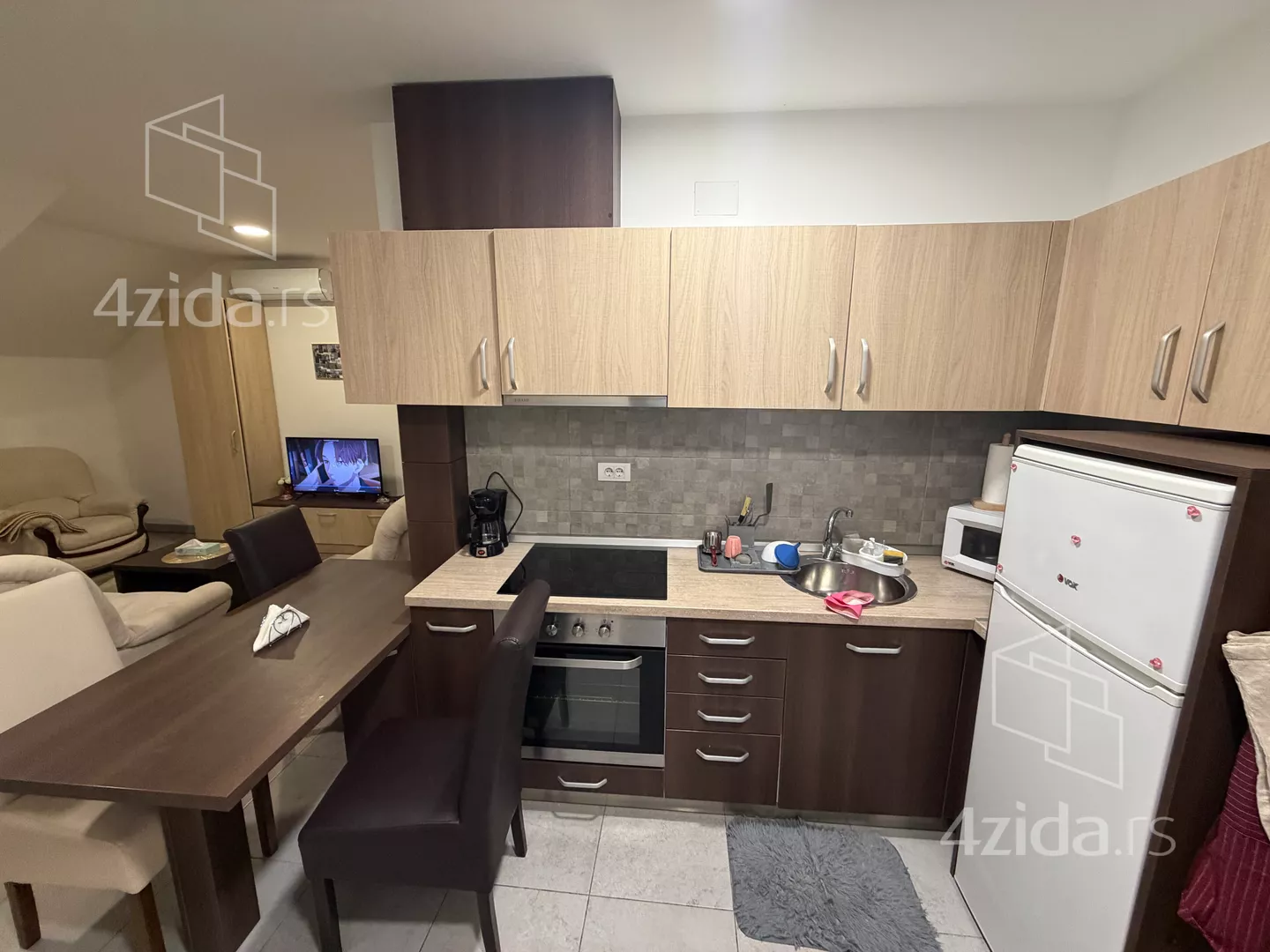 Jednoiposoban stan | 4zida