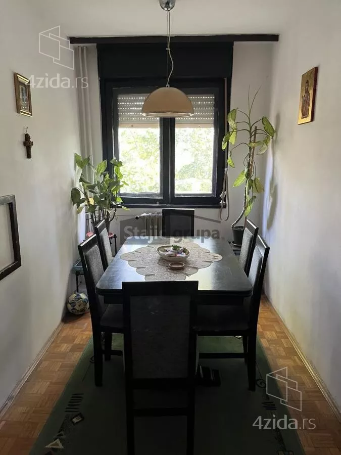 Četvoroiposoban stan | 4zida