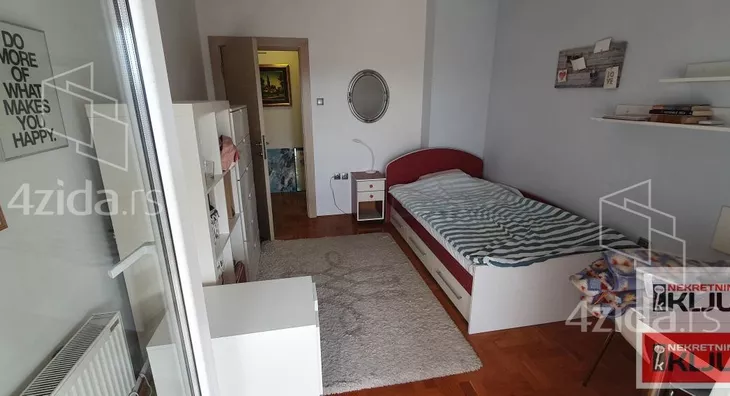 Šestosoban stan | 4zida