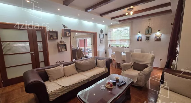 Petosoban stan | 4zida