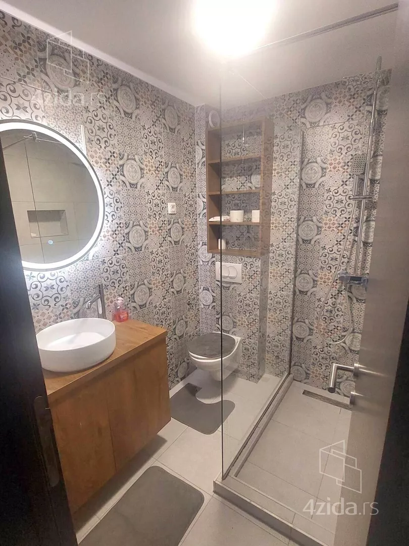 Četvoroiposoban stan | 4zida