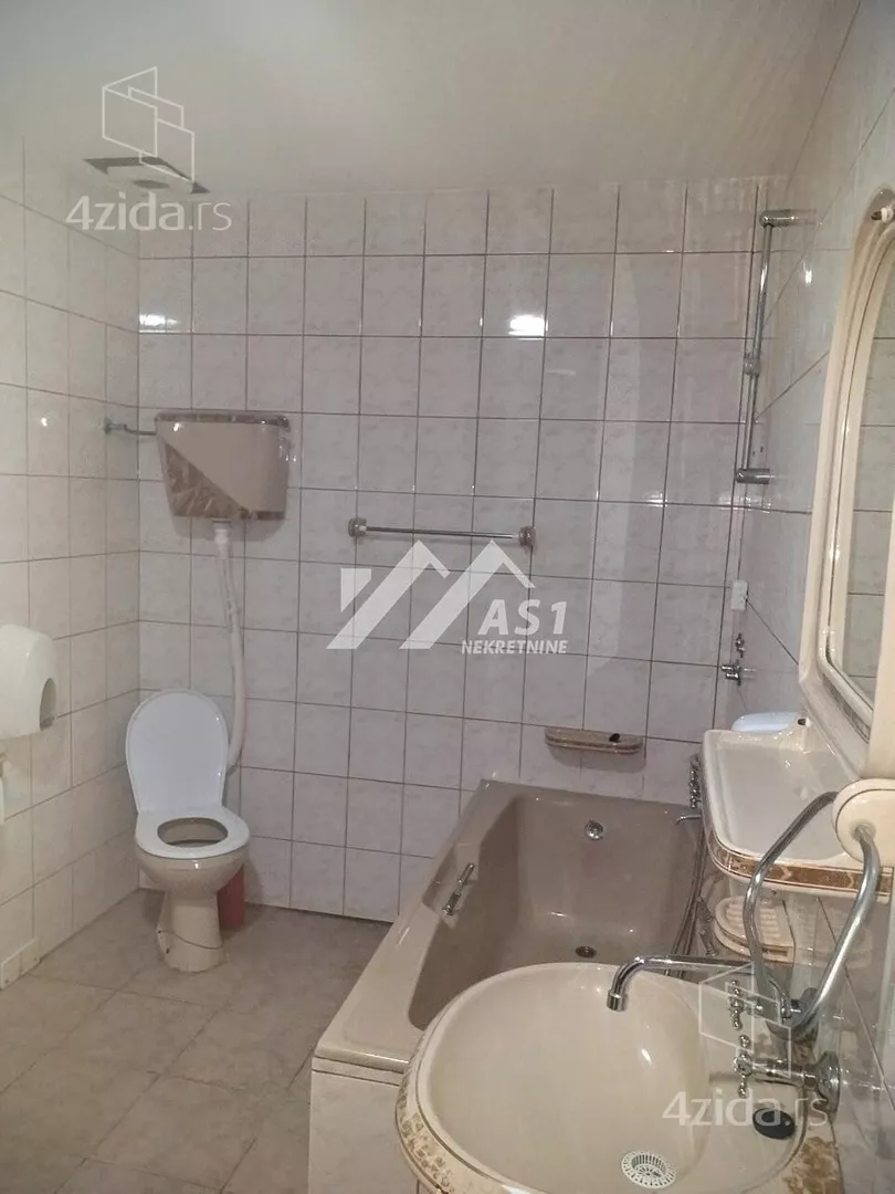 Poslovna zgrada | 4zida