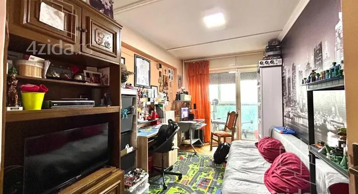 Četvoroiposoban stan | 4zida