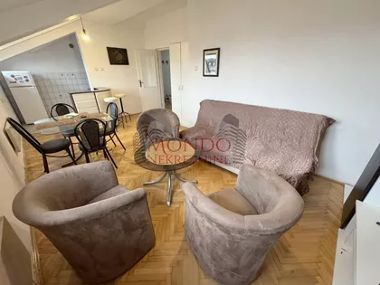 Crveni Pevac | 4zida.rs