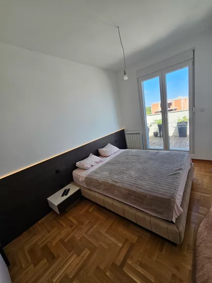 Cara Dušana | 4zida.rs