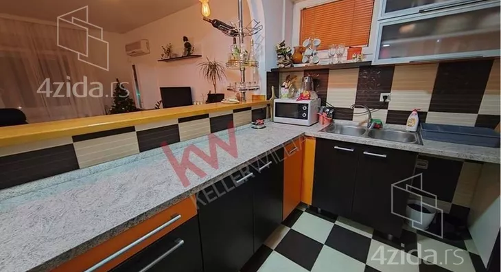 Petosoban stan | 4zida