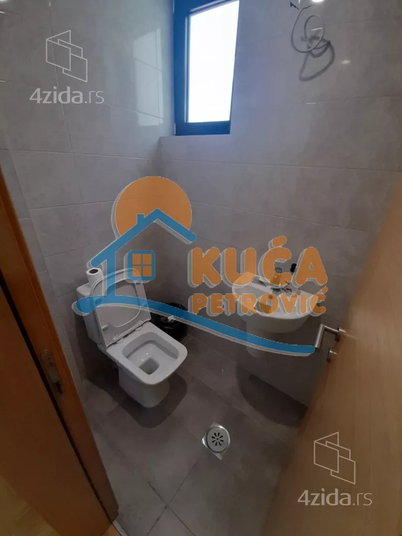 Lokal | 4zida